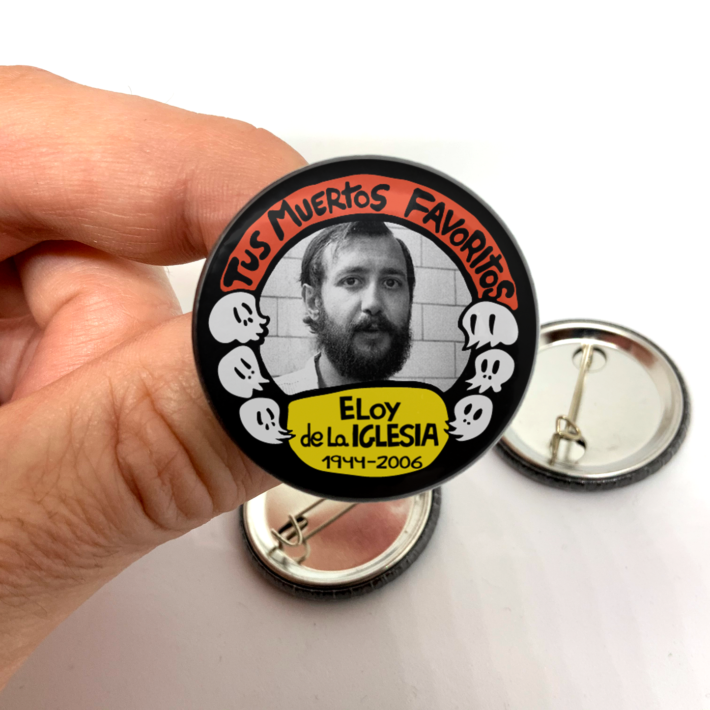 Todas las chapas de Tus Muertos Favoritos