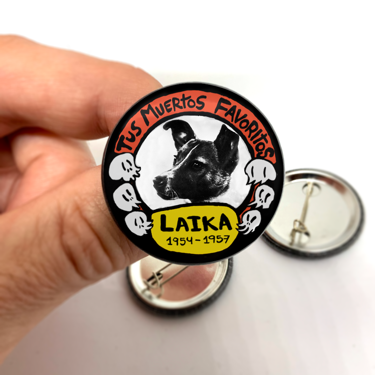 Todas las chapas de Tus Muertos Favoritos