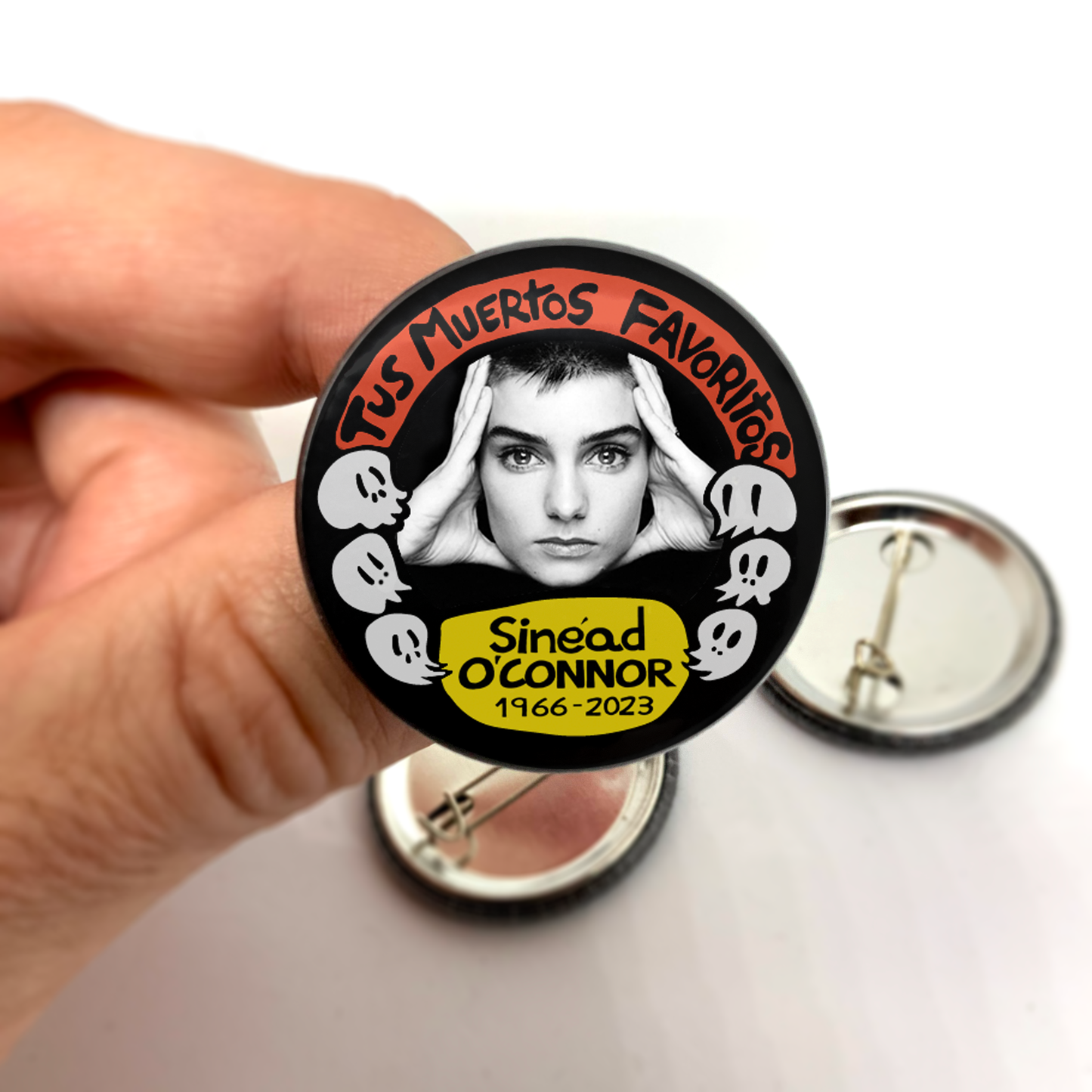 Todas las chapas de Tus Muertos Favoritos